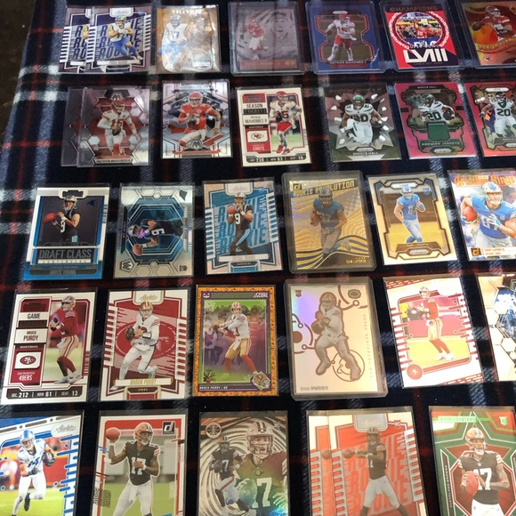 Assorted Sports Trading Cards Collection - Picture 8 of 16